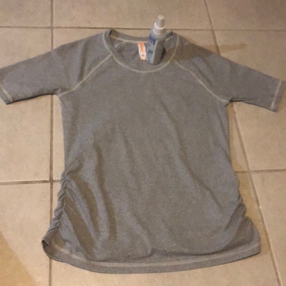 Lucy Yoga sleeved shirt Medium Striped - Picture 1 of 5